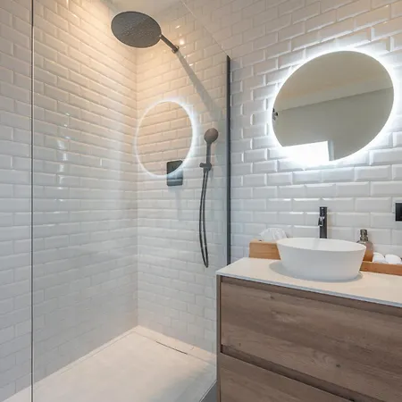 Cezar - Big House At The Center Of - Free Parking Villa *